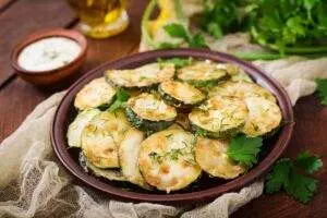 Baked zucchini slices with herbs