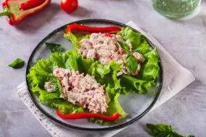 Fresh tuna salad on crisp lettuce leaves keto diet